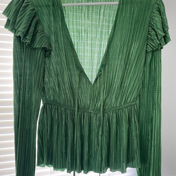 Zara Elegant Sleeved Green Pleated Top - Picture 3 of 5